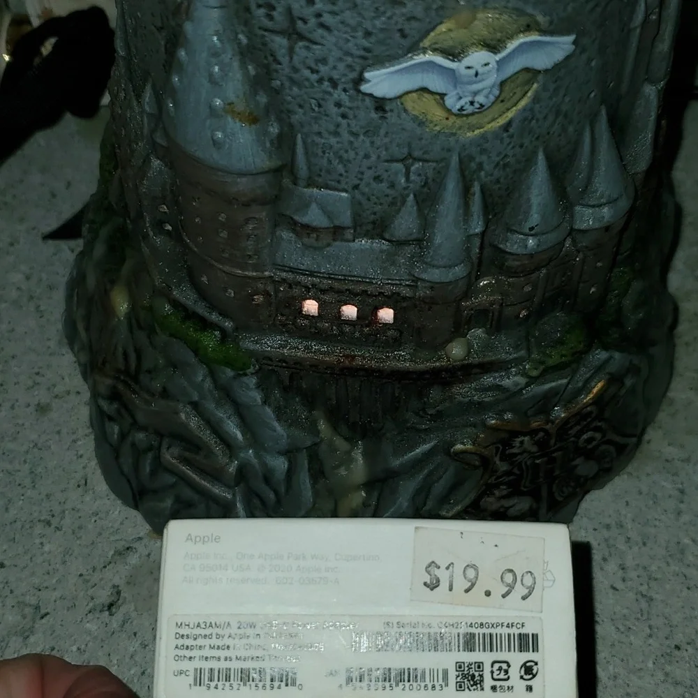 New White Apple 20W USB-C Power Adapter - Picture 6 of 6